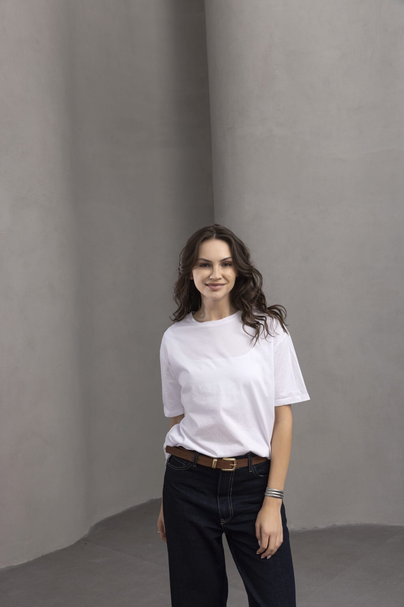 Basic-Beyaz-Bisiklet-Yaka-T-shirt-kadin