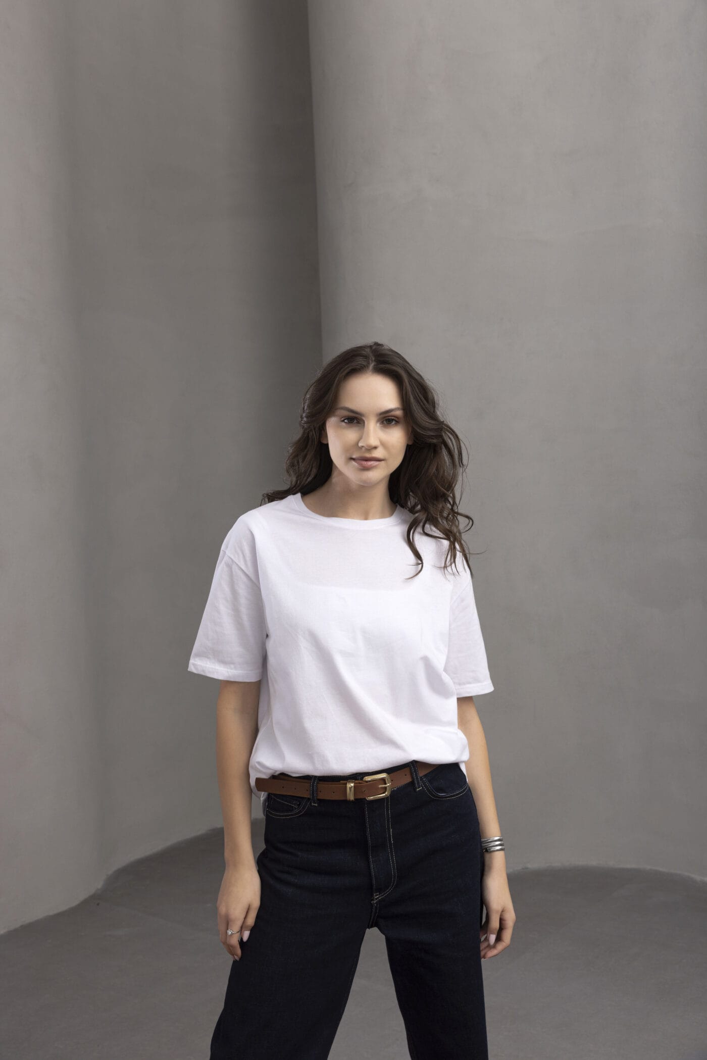 Basic-Beyaz-Bisiklet-Yaka-T-shirt-kadin