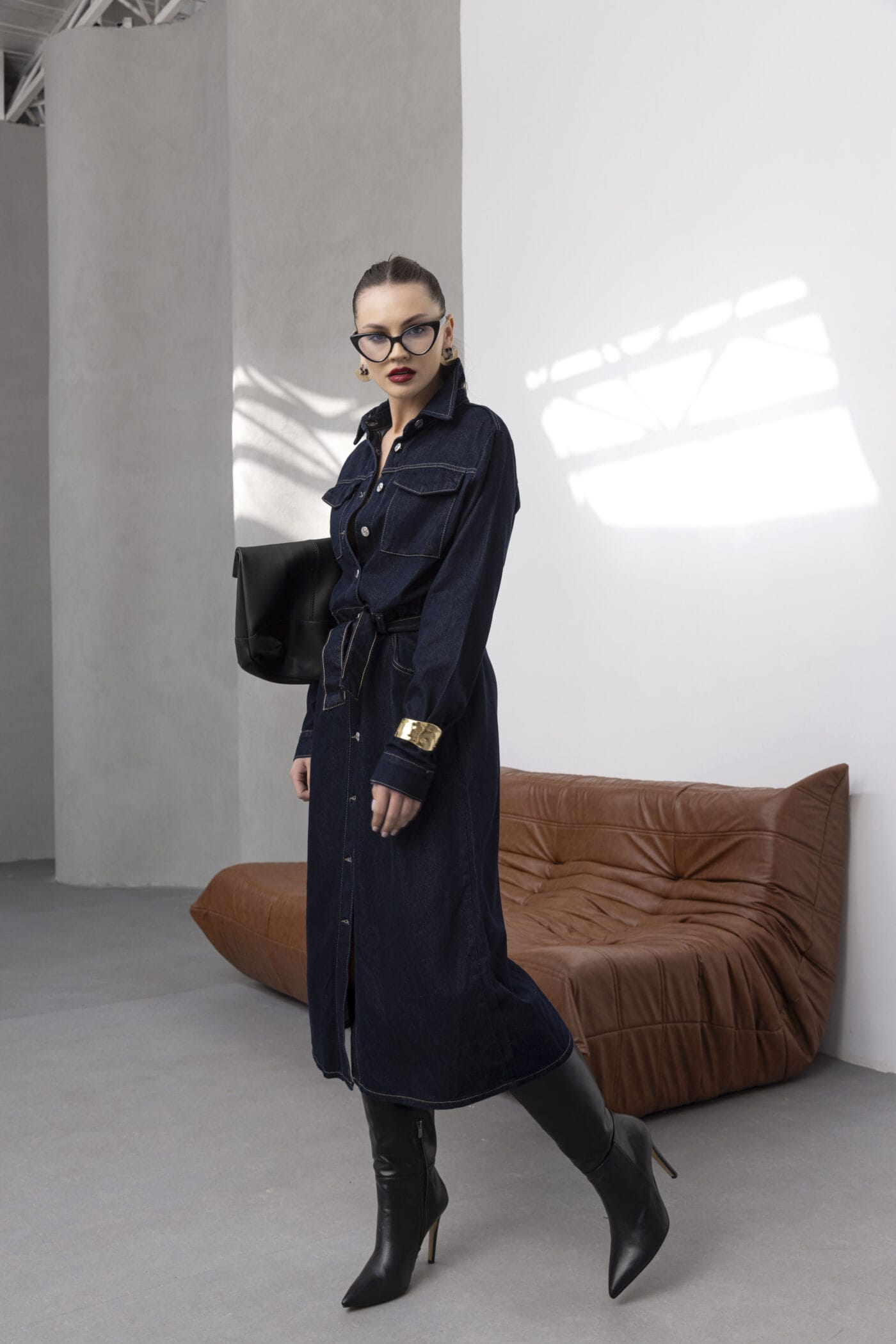 OYU-MAVI-BOYDAN-DUGMELI-MIDI-BOY-KUSAKLI-DENIM-ELBISE